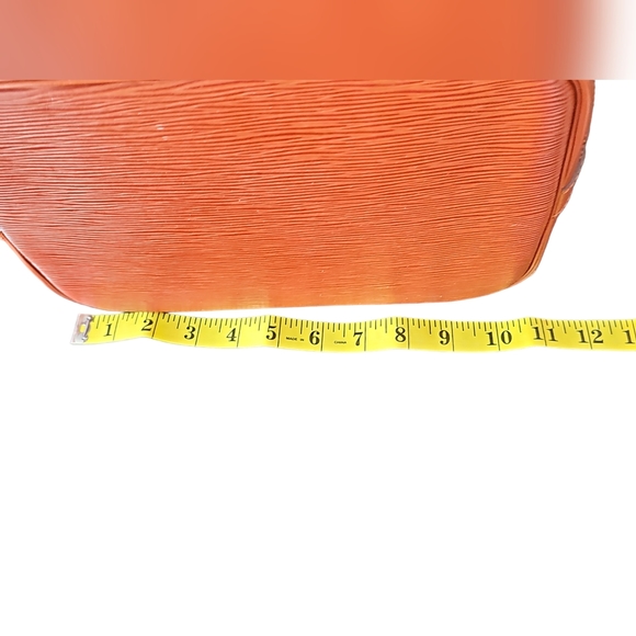 Louis Vuitton Noé EPI Bucket Bag Leather.  C01017 - Picture 9 of 16